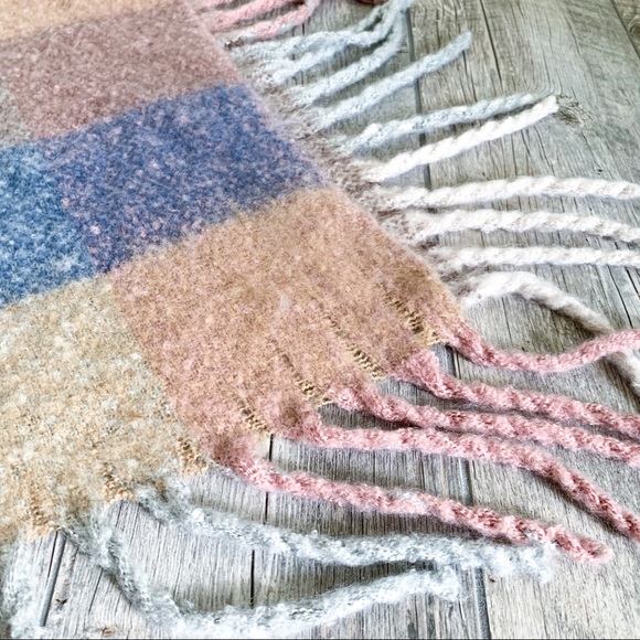 NEW MODCLOTH Soft Shawl - Picture 7 of 7